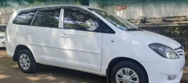 Toyota Innova 2.5 G 8 STR BS III 2009