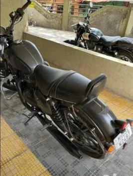 Yezdi Roadster Chrome Gallant Grey 2022