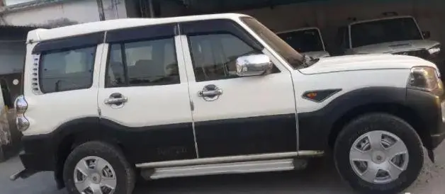 Mahindra Scorpio S4 2017