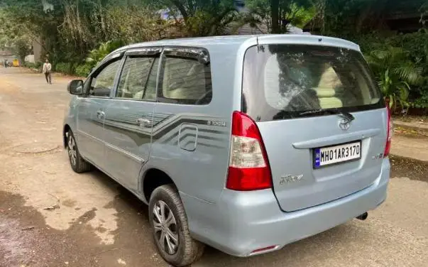 Toyota Innova 2.5 G 8 STR BS IV 2010
