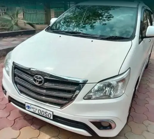 Toyota Innova 2.5 ZX 7 STR BS IV 2015