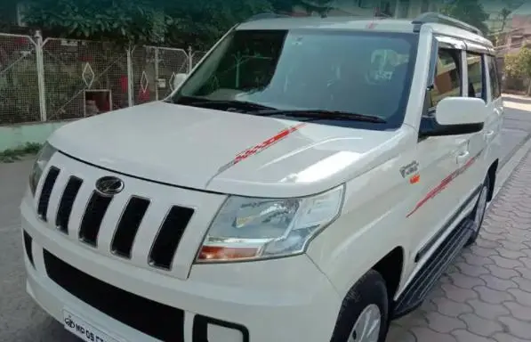 Mahindra TUV300 T6 Plus AMT 2015