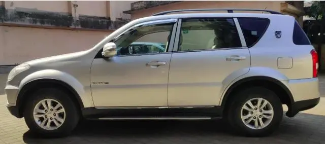 Mahindra Ssangyong Rexton RX7 2013