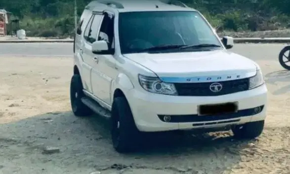 Tata Safari Storme EX 2015