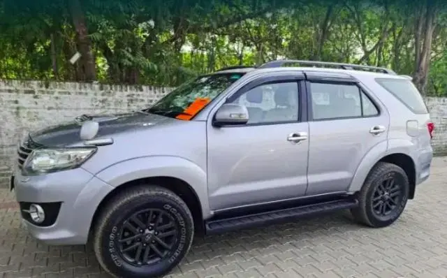 Toyota Fortuner 2.8 4x2 MT 2015