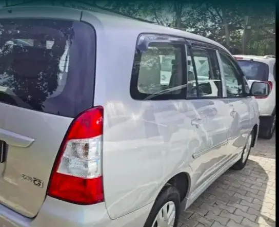 Toyota Innova 2.5 GX 8 STR BS III 2012