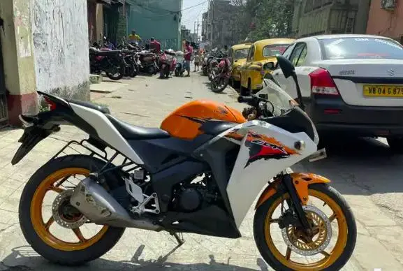 Honda CBR 150R 150cc 2013