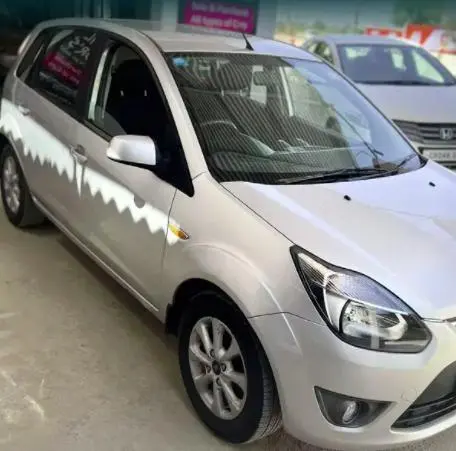 Ford Figo 1.5D TITANIUM MT 2012