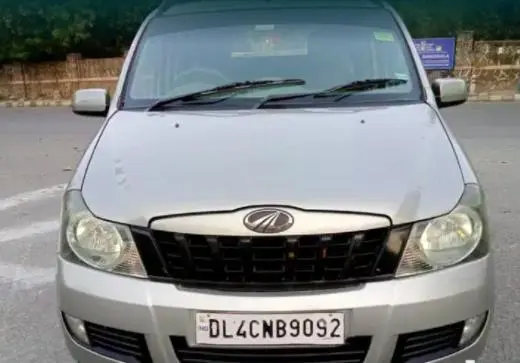 Mahindra Quanto C8 2013