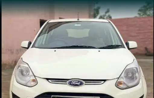 Ford Figo 1.5D TITANIUM MT 2012