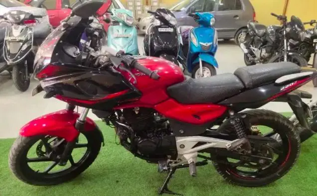 Bajaj Pulsar 220cc 2010