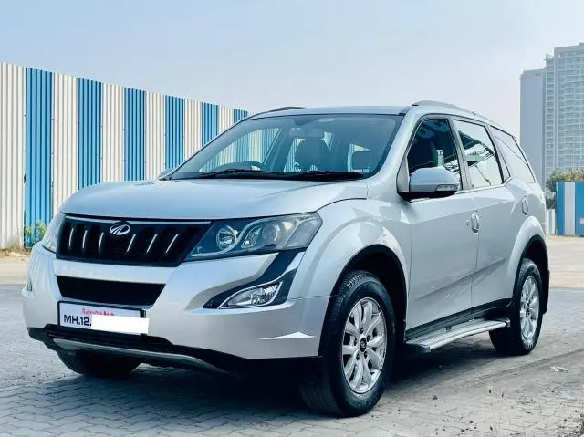 Mahindra XUV500 W10 2015