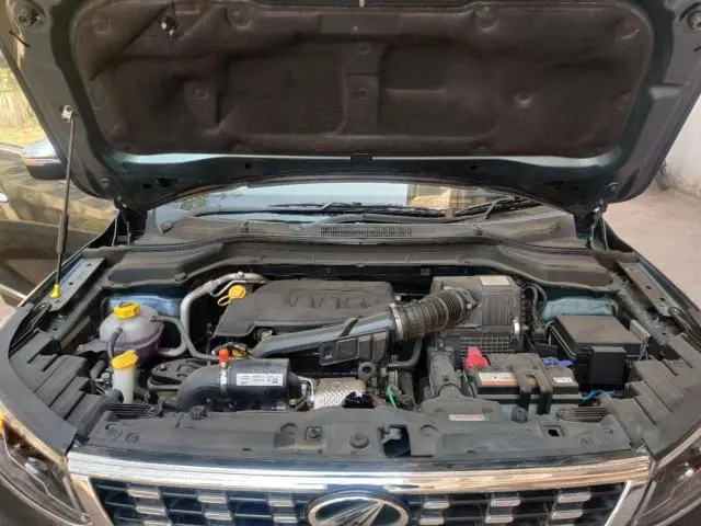Mahindra XUV300 W8 Petrol 2021