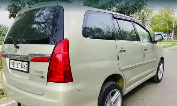 Toyota Innova 2.0 VX 7 STR BS IV 2012