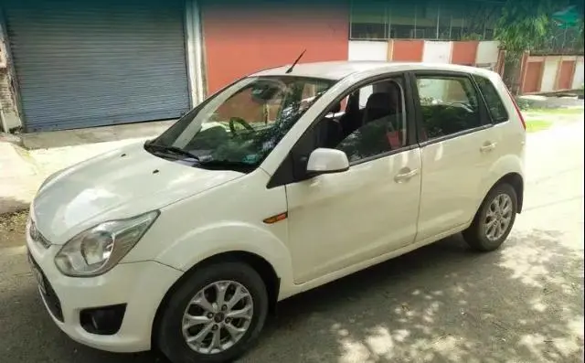Ford Figo 1.5D TITANIUM MT 2013