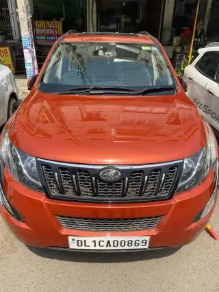 Mahindra XUV500 W10 2015