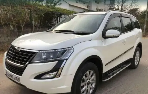 Mahindra XUV500 W9 2019