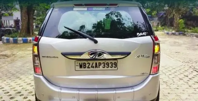 Mahindra XUV500 W10 2018