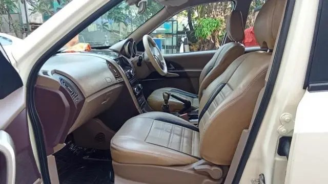 Mahindra XUV500 W6 4X2 2015