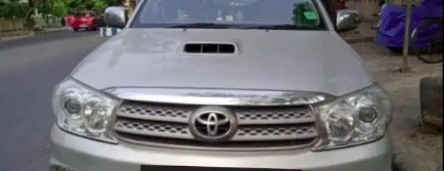 Toyota Fortuner 2.8 4x4 MT 2011