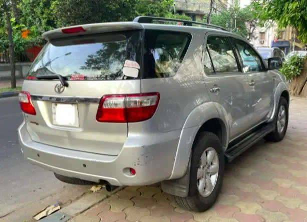 Toyota Fortuner 3.0 4x2 MT 2010