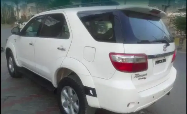 Toyota Fortuner 3.0 4x2 MT 2011
