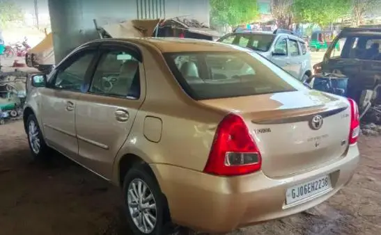 Toyota Etios V 2011