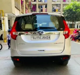Mahindra Marazzo M6 8 STR 2019
