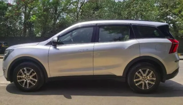 Mahindra XUV700 AX 7 Petrol AT 7 STR 2021