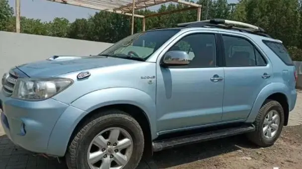 Toyota Fortuner 3.0 4X4 MT 2010