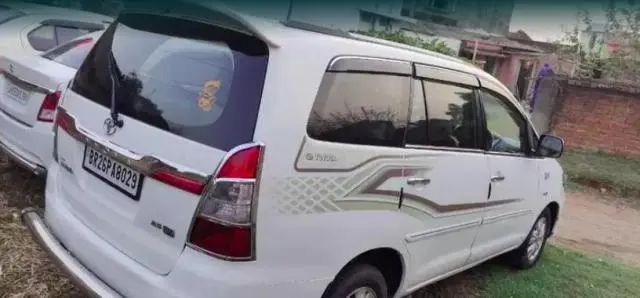 Toyota Innova 2.5 VX 7 STR BS III 2011