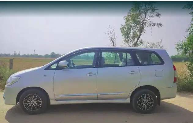 Toyota Innova 2.5 G 7 STR BS IV 2014