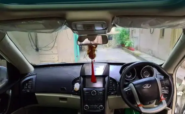 Mahindra XUV500 W10 AT 2016