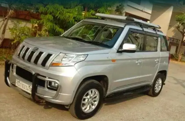 Mahindra TUV300 T8 2015