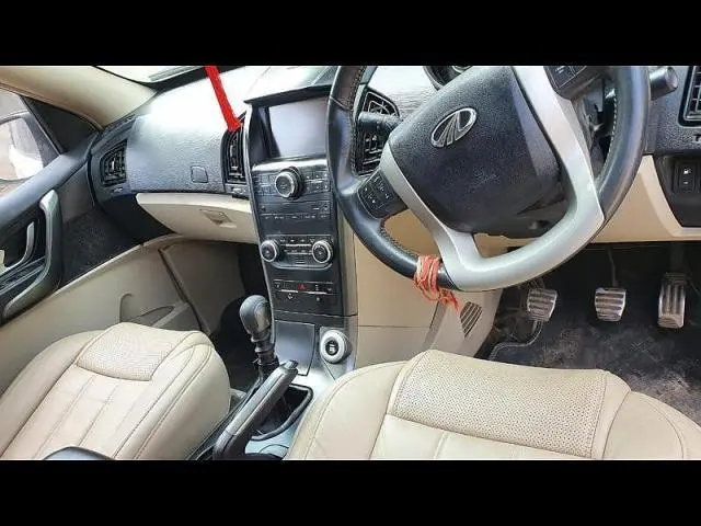 Mahindra XUV500 W10 2016
