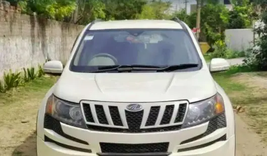 Mahindra XUV500 W6 2015