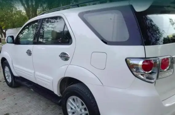 Toyota Fortuner 3.0 4X4 MT 2012