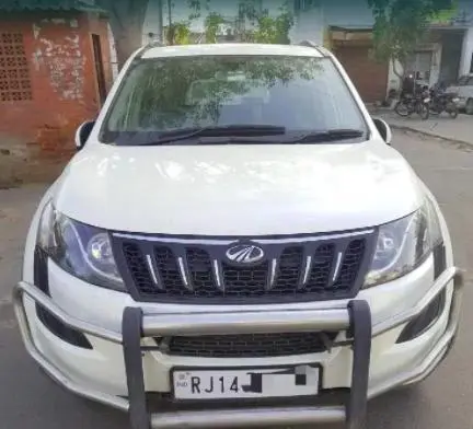 Mahindra XUV500 W6 2016