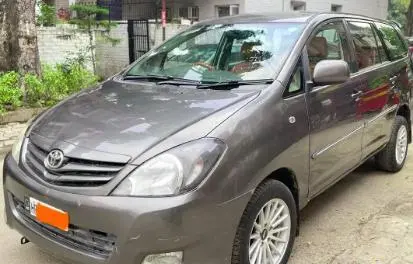 Toyota Innova 2.5 GX 7 STR BS IV 2010