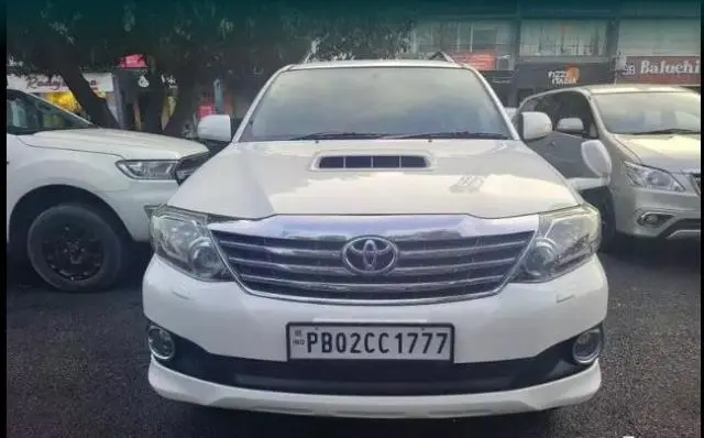 Toyota Fortuner 3.0 4X2 AT 2013