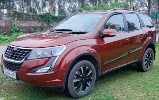 Mahindra XUV500 W11 2019