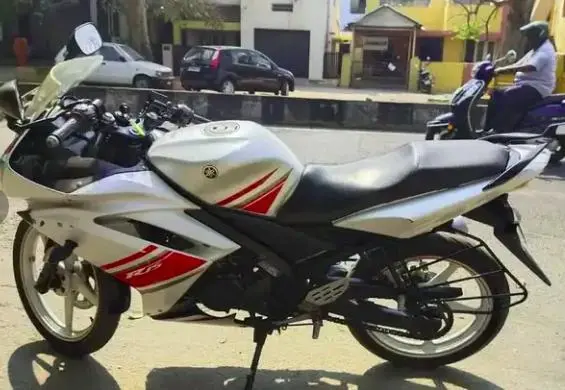 Yamaha YZF-R15 150cc 2011