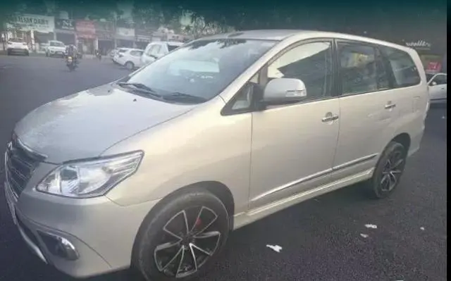 Toyota Innova 2.5 EV PS 8 STR 2015