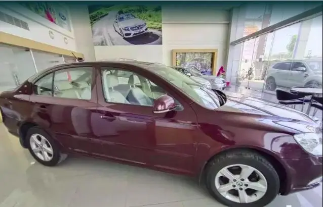 Skoda Laura ELEGANCE 2.0 TDI CR MT 2012