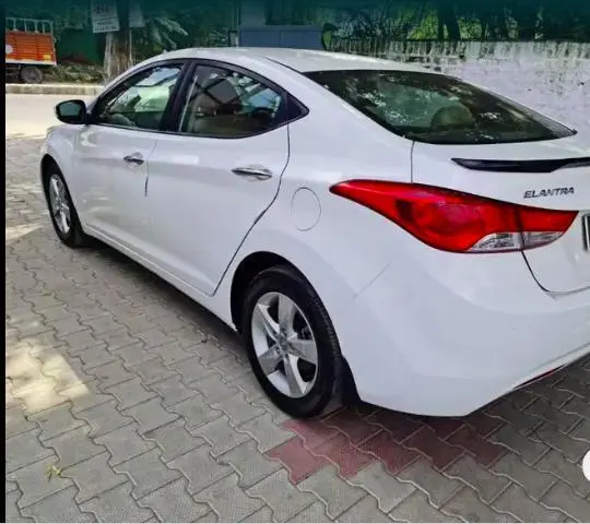 Hyundai Elantra 1.6 SX (O) 2013