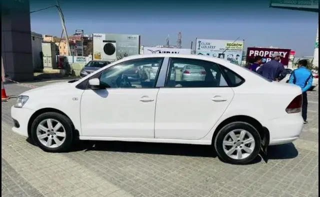 Volkswagen Vento 1.6L Highline 2011