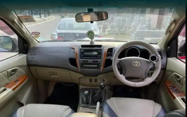 Toyota Fortuner 3.0 4X4 MT 2009