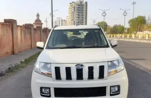 Mahindra TUV300 T8 2018