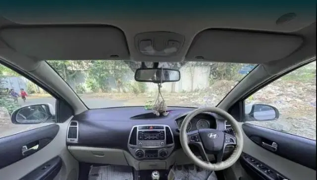 Hyundai i20 Sportz 1.4 CRDi 2012