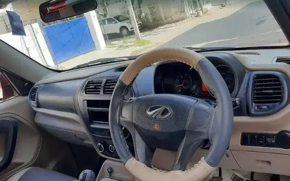 Mahindra TUV300 T4 Plus 2018